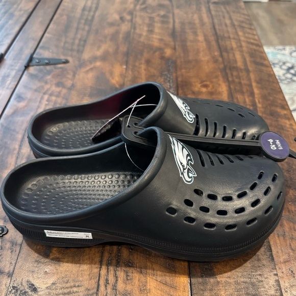 Foco Other - Foco Philadelphia Eagles Solid Clogs